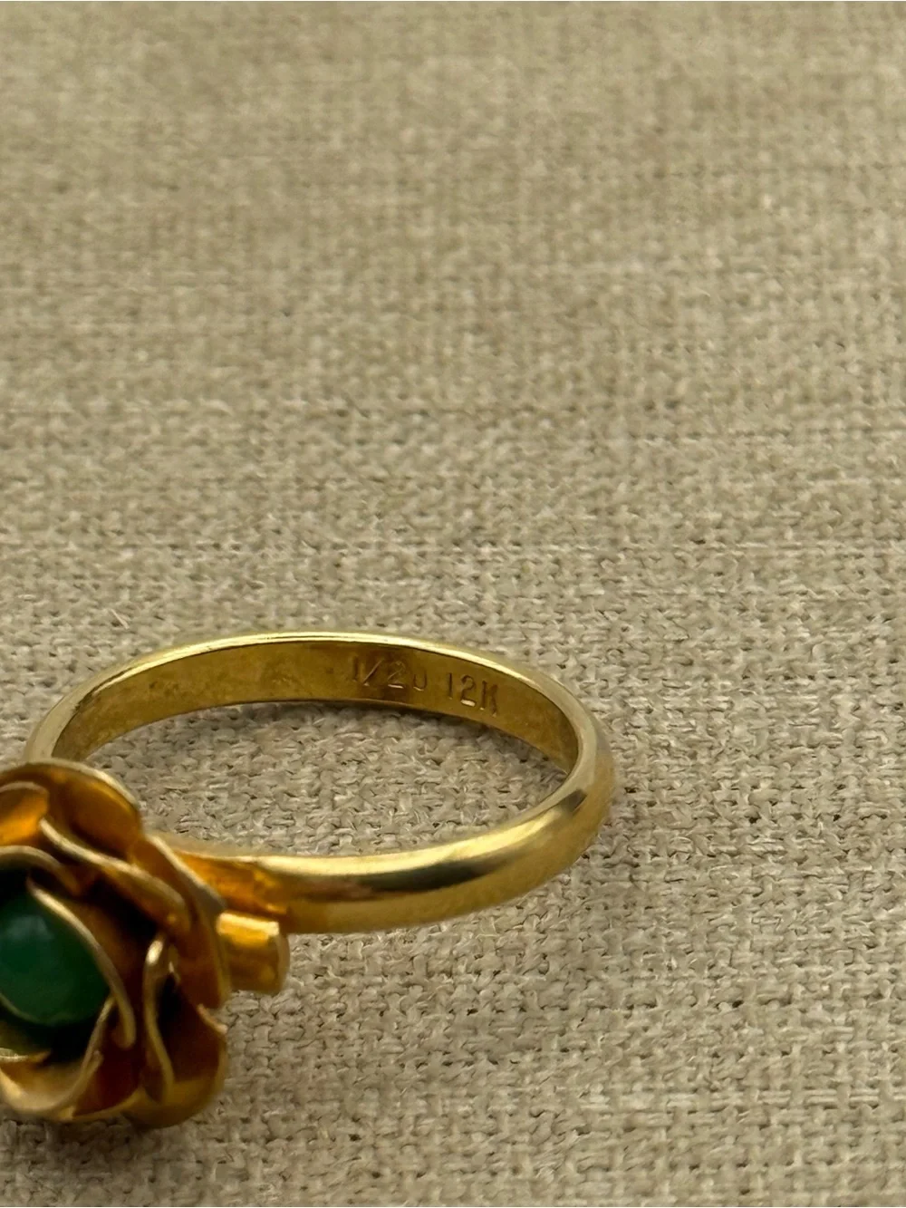 N/A elegant gold